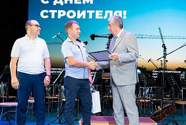 Строителям Оренбуржья вручили заслуженные награды 